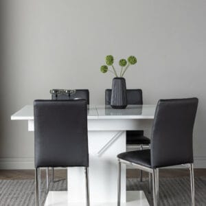 Matgrupp Pluto med stolarna Lily