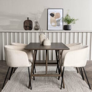 Matgrupp Kaseindon med stolarna Berit
